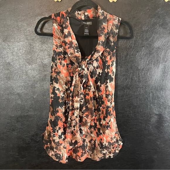 Bisou Bisou Tops - Bisou Bisou Abstract Print Tie Neckline Tank Top‎ Size Small